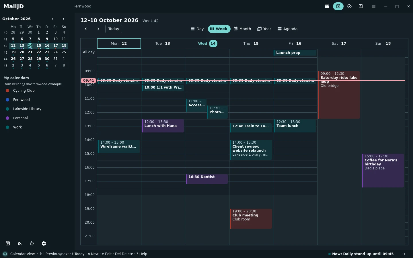 Calendar week view with coloured appointments for work, personal life and the cycling club. Dark theme.